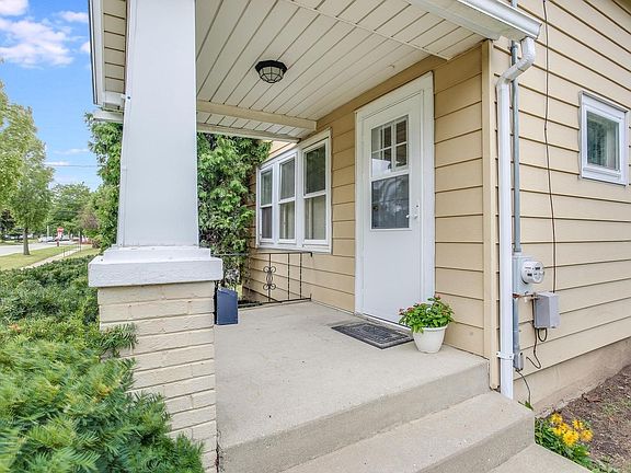 2nd image of 1606 35th St