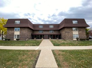 475 Shenstone Rd APT 103, Riverside, IL 60546