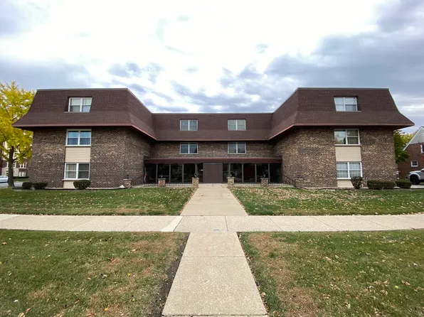 475 Shenstone Rd APT 103, Riverside, IL 60546