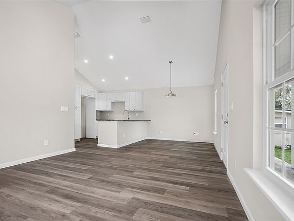 4th image of 500 Aiken St