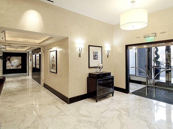 4th image of 1111 19th St N APT 1702