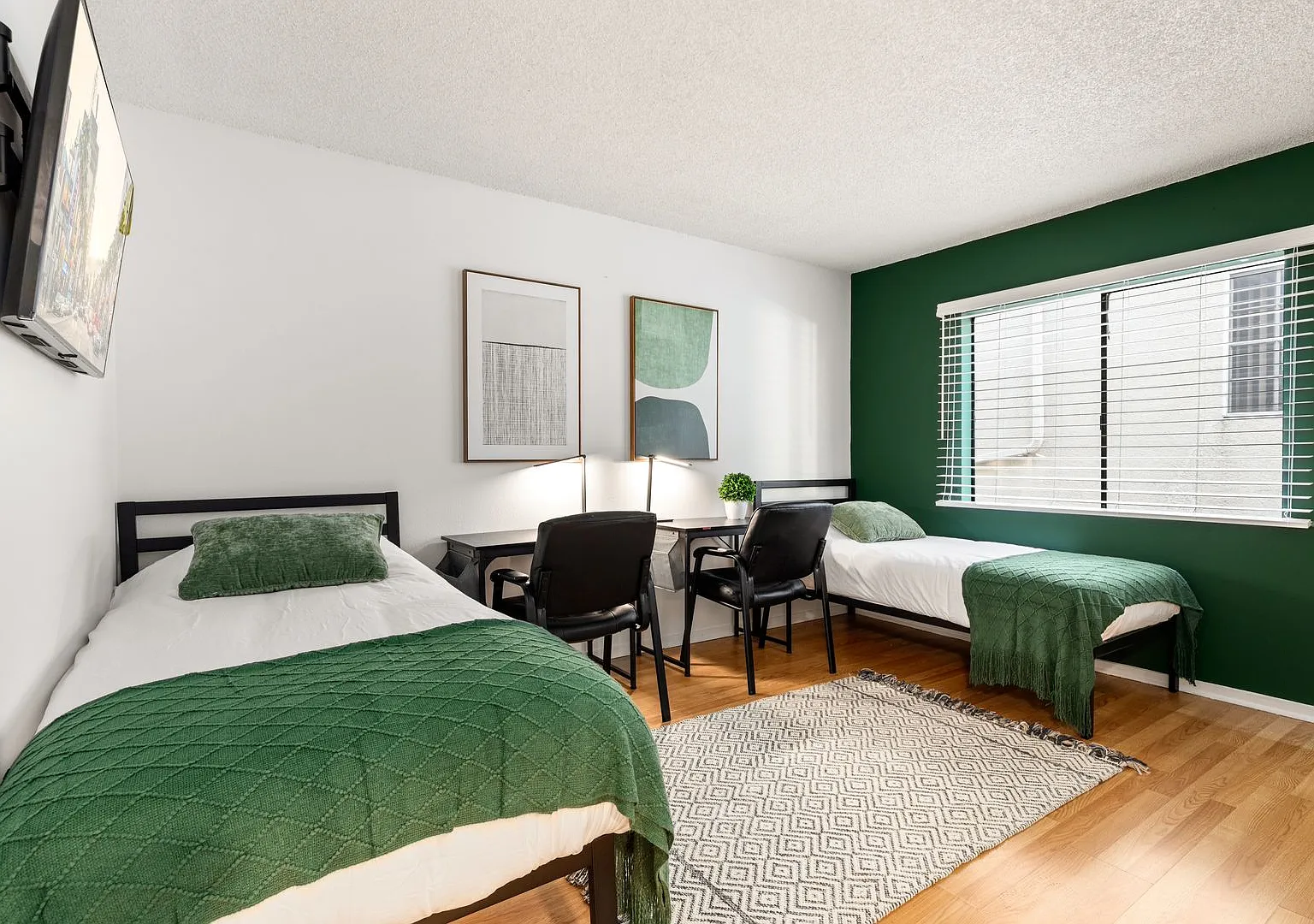 A fully furnished 5 bedroom, 2 bathroom apartment with common areas at 1823 Pelham Ave. Unit 8 — Photo 1