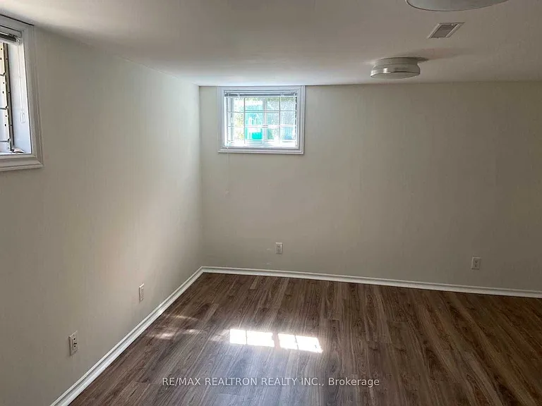 40 Meighen Ave #BASEMENT — Photo 6