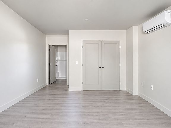 3rd image of 131 Perry St #403
