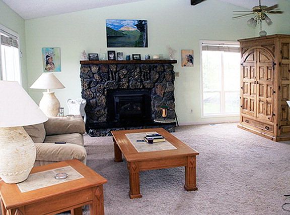 Living Rm w/High Ceilings