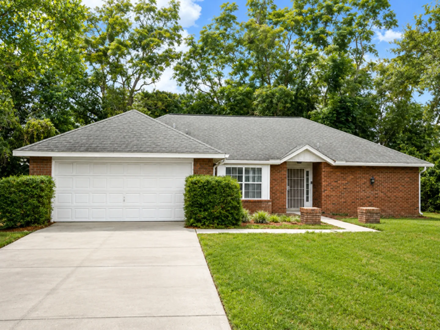 1st Month Free Rent 3 Bed 2 Bath Home With 2 Car Garage | Pet Friendly With Fenced Yard | Washer ... — Photo 1