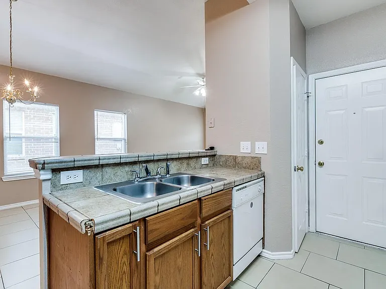 5907 Lovingham Ct #5907 — Photo 3