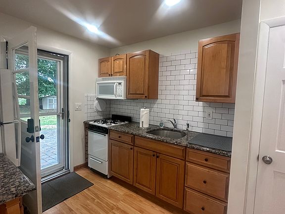4th image of 733 Jacqueline Dr #733