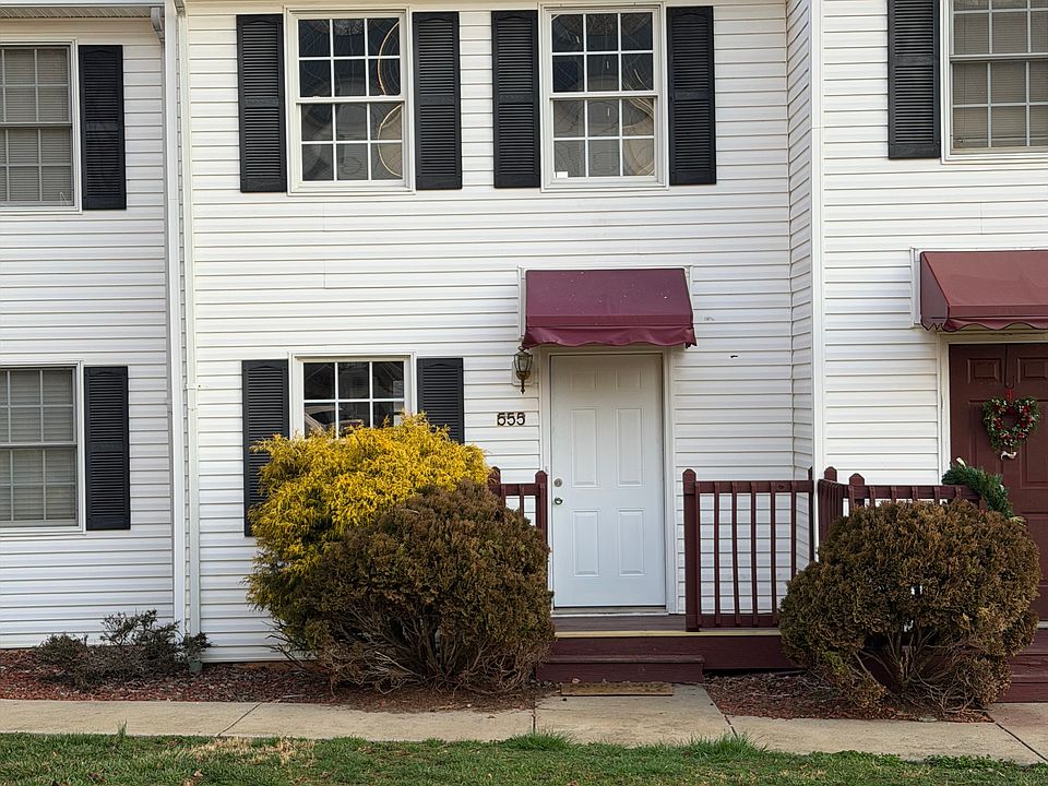 1st image of 555 Beaverview Dr