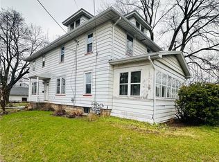 511 S Lincoln Rd, East Rochester, NY 14445