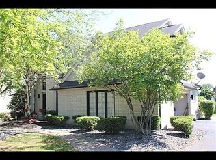 5067 Silverwood Dr, West Bloomfield, MI 48322