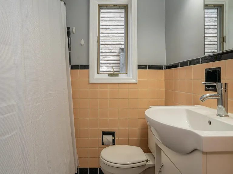 231 W McPherson St #1 — Photo 10
