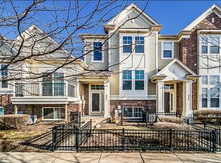 421 Grosvenor Ln, Aurora, IL 60504
