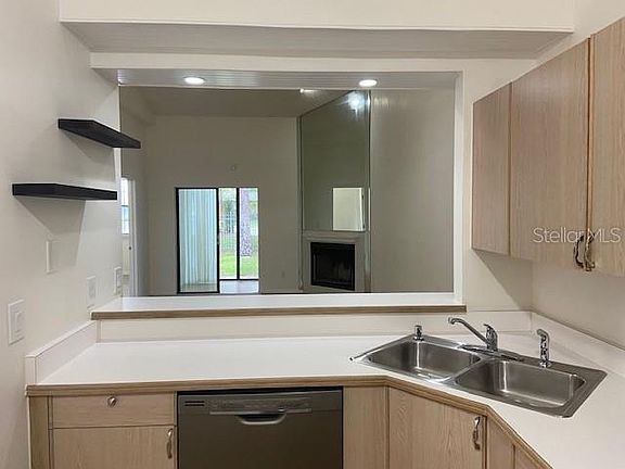 5th image of 101 Dovecote Ln