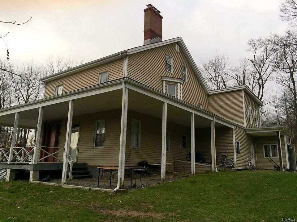 2nd image of 6 Morris Dr APT 1