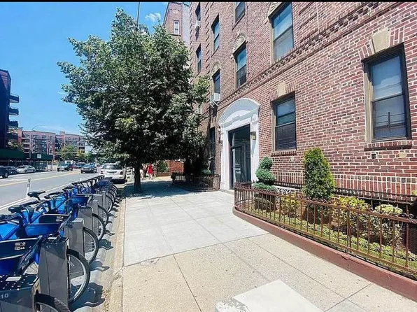 625 Caton Avenue image 1 of 12