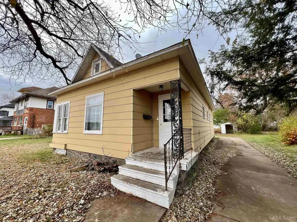 27 N 4th Ave, Iron River, MI 49935