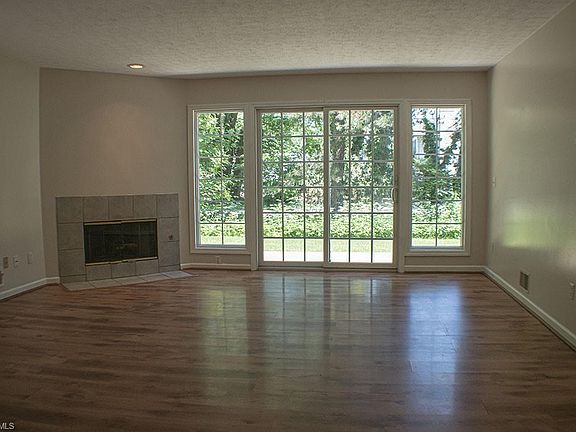 3rd image of 6687 Courtyard Dr