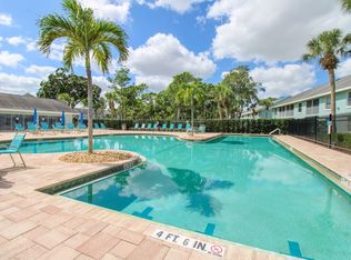 105 Wading Bird Cir APT 104, Naples, FL 34110
