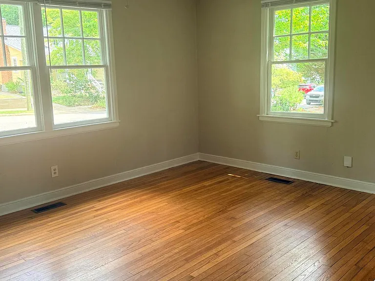 502 Frank St — Photo 2
