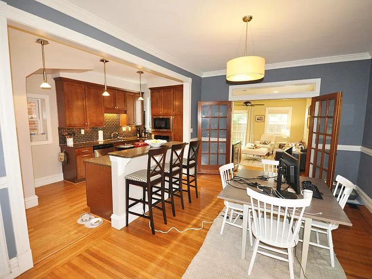 516 N Sheppard St — Photo 8