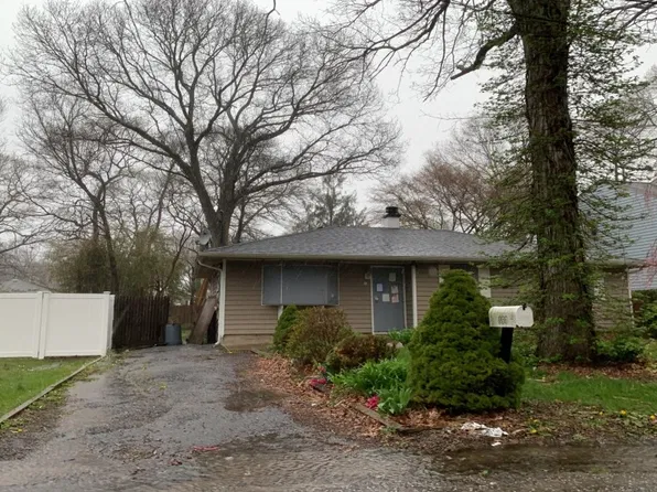 191 Moriches Ave, Mastic, NY 11950