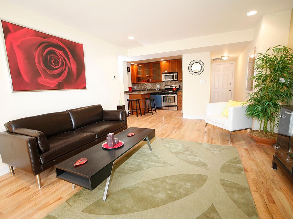 1st image of 6953 N Greenview Ave #409