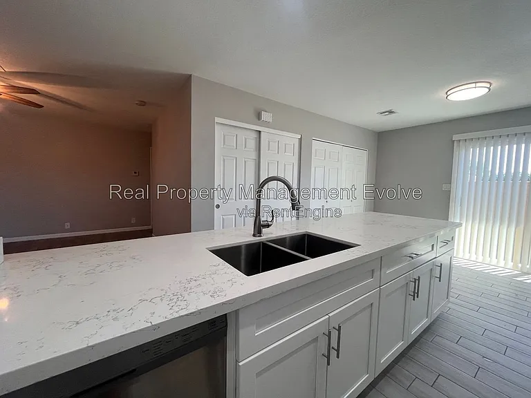 408 W Blackhawk Dr #1 — Photo 11