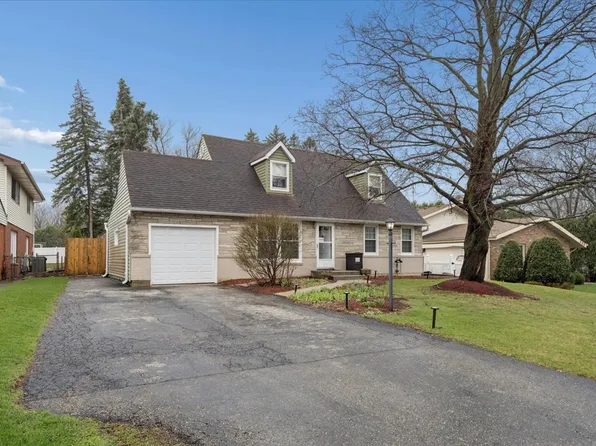 573 Dublin Dr, Mundelein, IL 60060