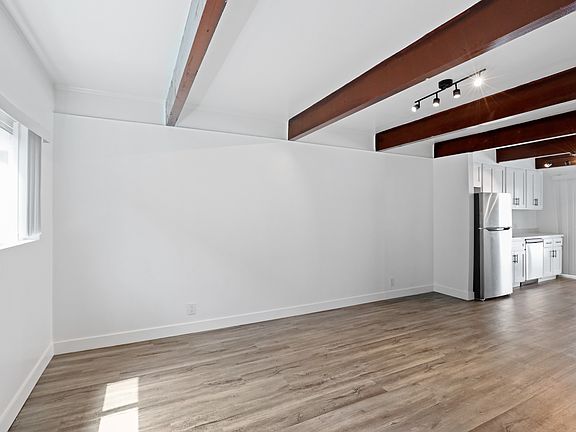4th image of 4615 Stoner Ave APT 4
