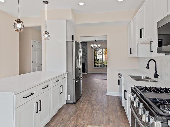 2nd image of 546 W Parkside Dr