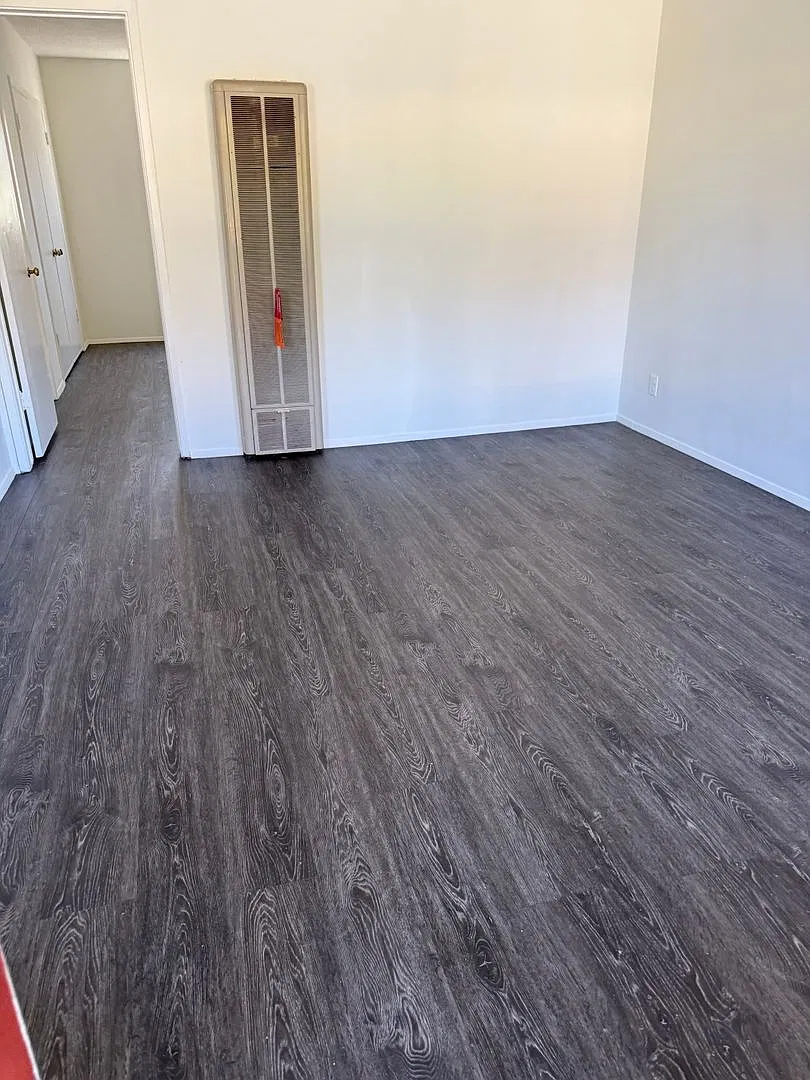 Center — Photo 2