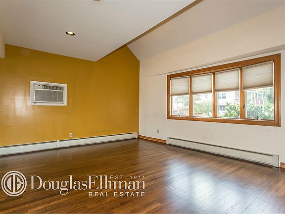 5th image of 381 Abington Pl