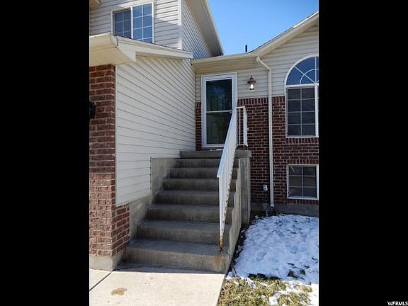 3rd image of 1383 N Quincy Ave