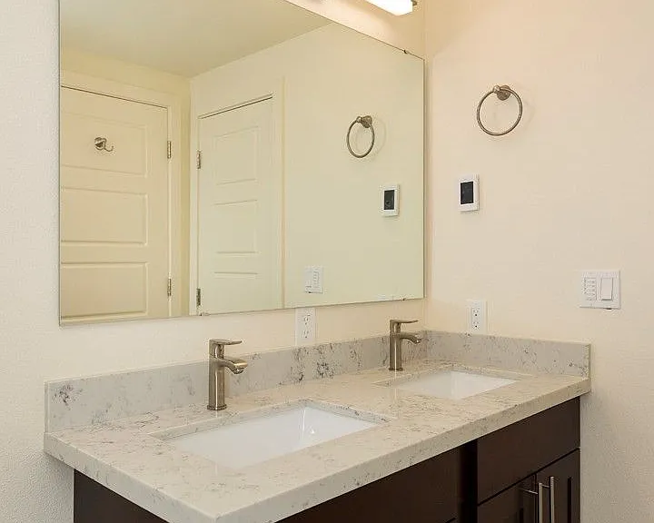 Ballard Seattle 3 Bedroom Apartment for Rent | In-Unit Laundry, Pet Friendly, Parking Available &... — Photo 8
