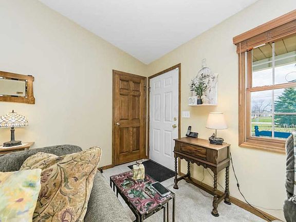 3rd image of 67 Kelly Marie Dr