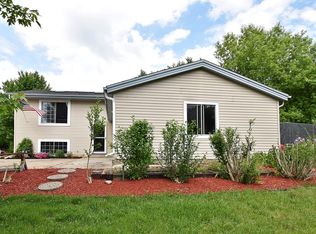 W278S8725 Lookout Ln, Mukwonago, WI 53149