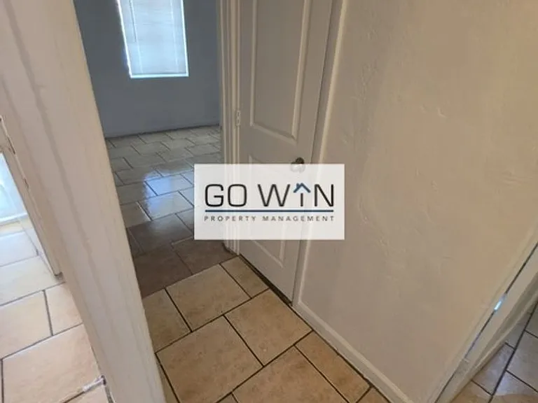1832 E Harvard St — Photo 12