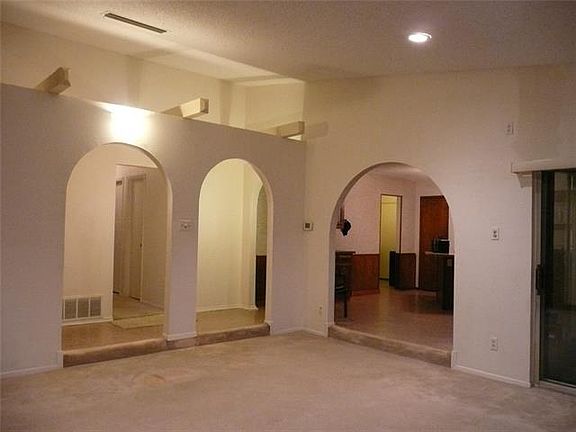 5th image of 2417 Village Green Dr