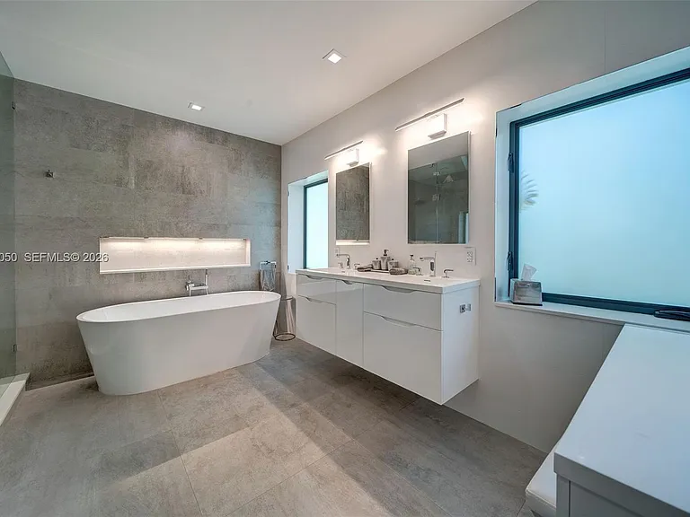1117 Alfonso Ave — Photo 14