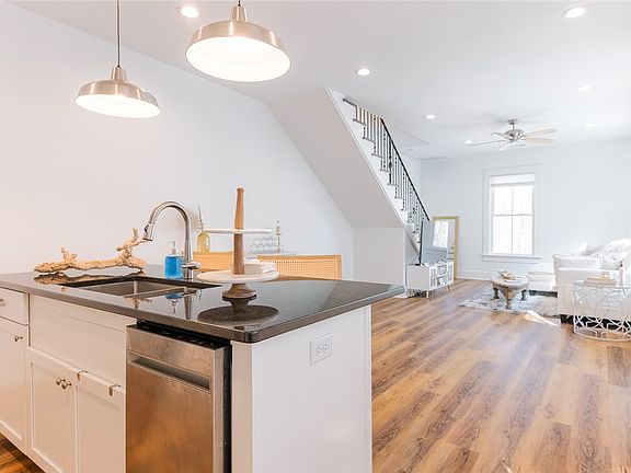 5th image of 144 N Washington Ave #201