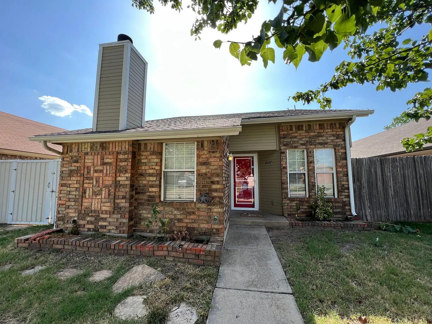 3 Bedroom 2 bathroom Moore Schools $300 OFF 1st Months Rent — Photo 1