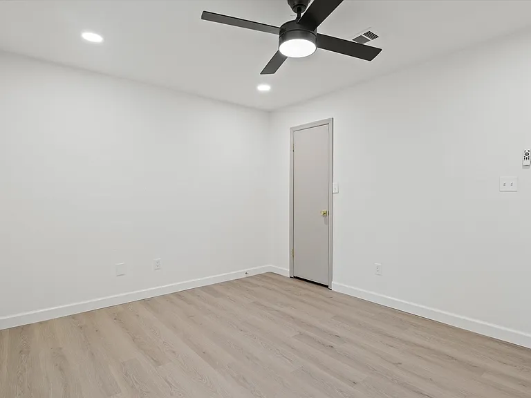 8477 Titus Ln — Photo 11