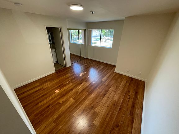 5th image of 1039 Justin Ave #29c657786
