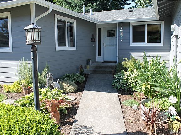 3rd image of 1903 2nd St SE