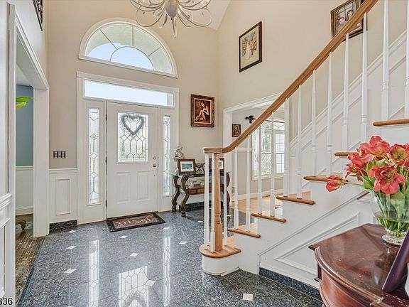 5th image of 10 Skyler Ct