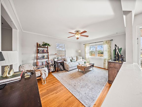 5th image of 105 White Oak Ln
