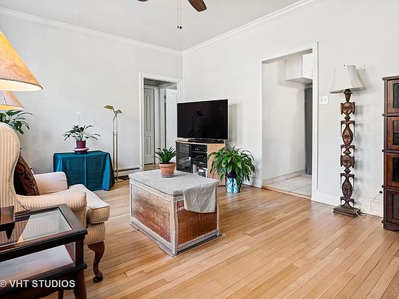 5th image of 636 W Waveland Ave APT 4B