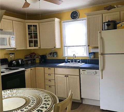 2nd image of 24 Oakleigh St