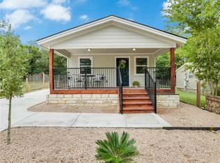 812 1st St, Lockhart, TX 78644